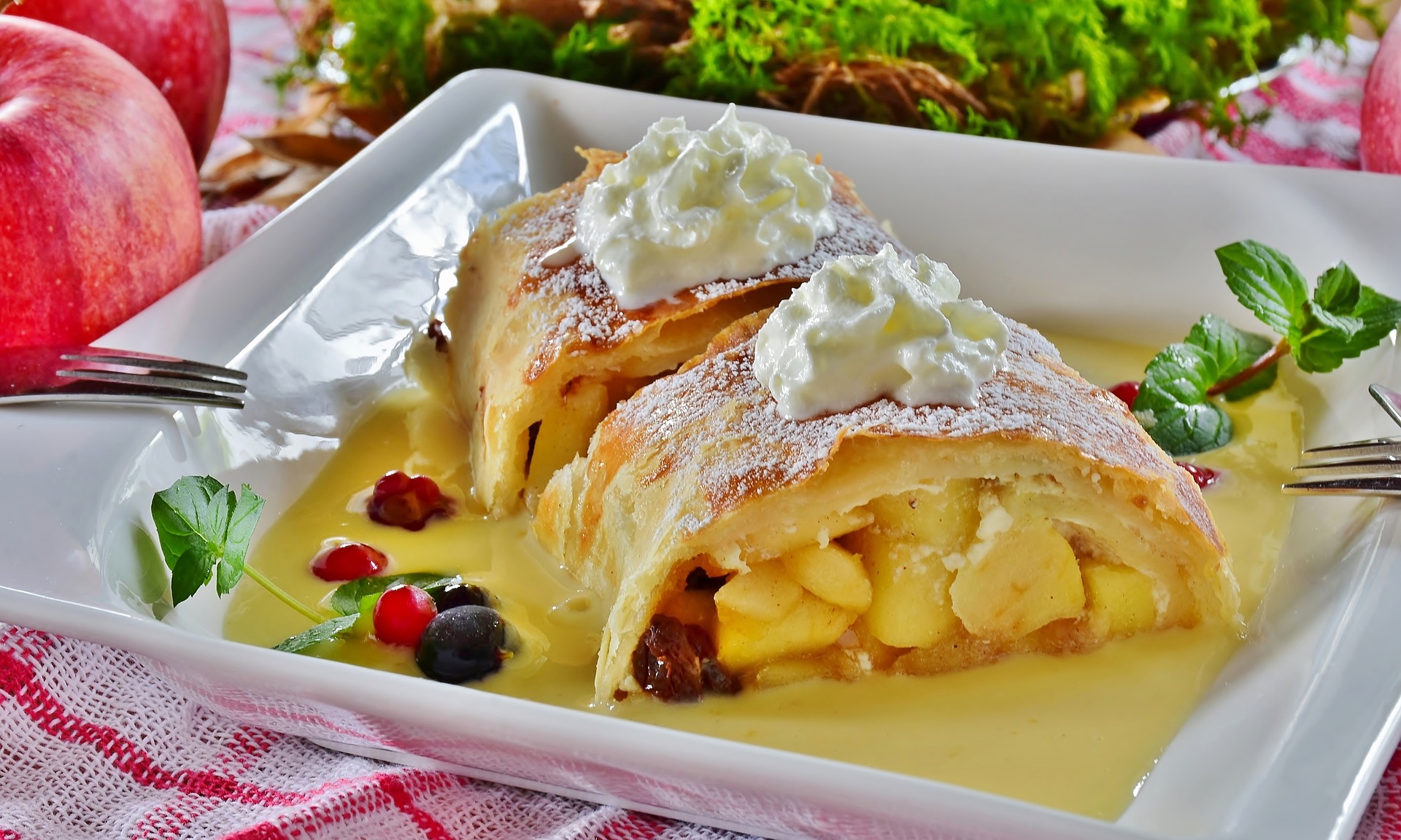 strudel 3700361 1920